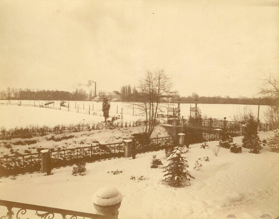 Archivbild: Fabrikantenvilla Mohr der "k.k.priv. Messing- und Metallwarenfabrik", Ausblick von der Villa Richtung Zufahrtsstraße