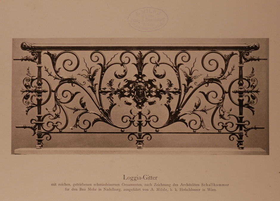 Archivbild: Villa Mohr, schmiedeeisernes Loggia-Gitter mit reichverzierten getriebenen Ornamenten