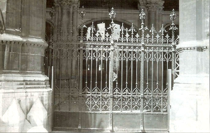 Rathauseingang Lichtenfelsgasse, Gittertor von Albert Milde Rathauseingang Lichtenfelsgasse, Gittertor von Albert Milde