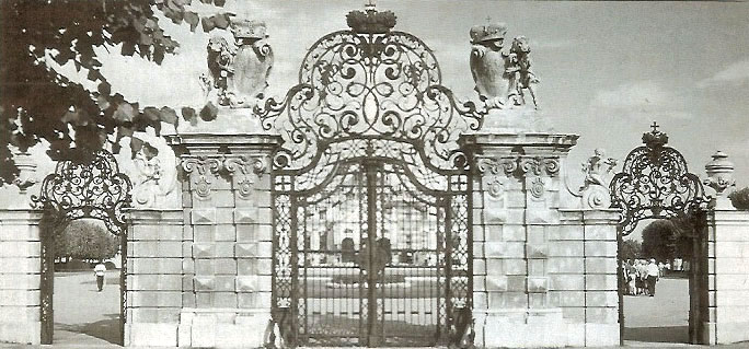 Barockes Gittertor im Oberen Belvedere Barockes Gittertor im Oberen Belvedere