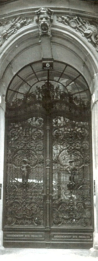 Neubarockes Gittertor des Palais Springer von Johann M. Baierlein Neubarockes Gittertor des Palais Springer von Johann M. Baierlein