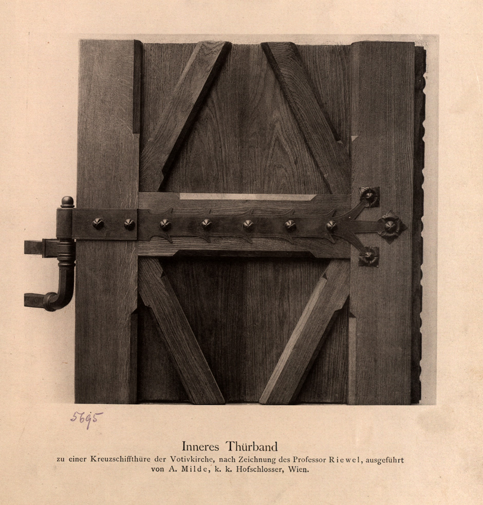 Schmiedeeiserne Türbeschläge für das innere Türband des Kreuzschiffes der Votivkirche, 1090 Wien, Rooseveltplatz